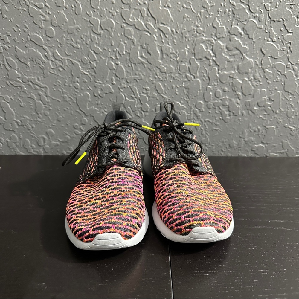Nike 704927-008 Roshe One FlyKnit Neon Lace-Up Running Shoes Women'